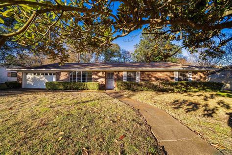 Sold: 2 beds, 1 bath, 1240 sq. ft. house located at 413 Highland Dr, Kilgore, TX 75662 sold on Dec 13, 2023. MLS# 20234963. Handyman Special! This home is in need of many repairs. A fixer up on a g...